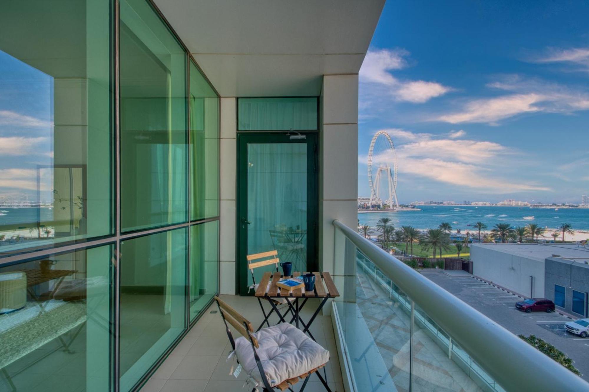 Apartment Artistic Retreat In Jbr With Private Access