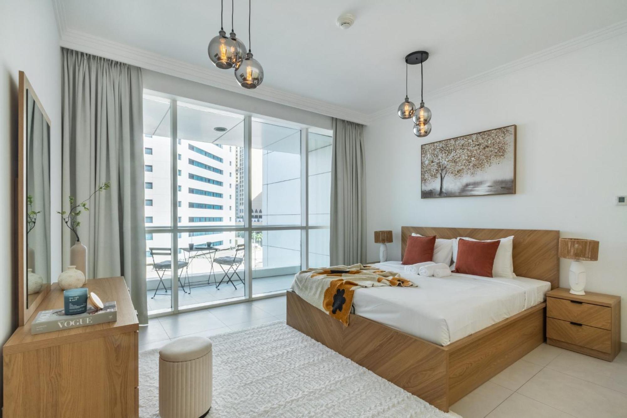 Apartment Artistic Retreat In Jbr With Private Access Dubai