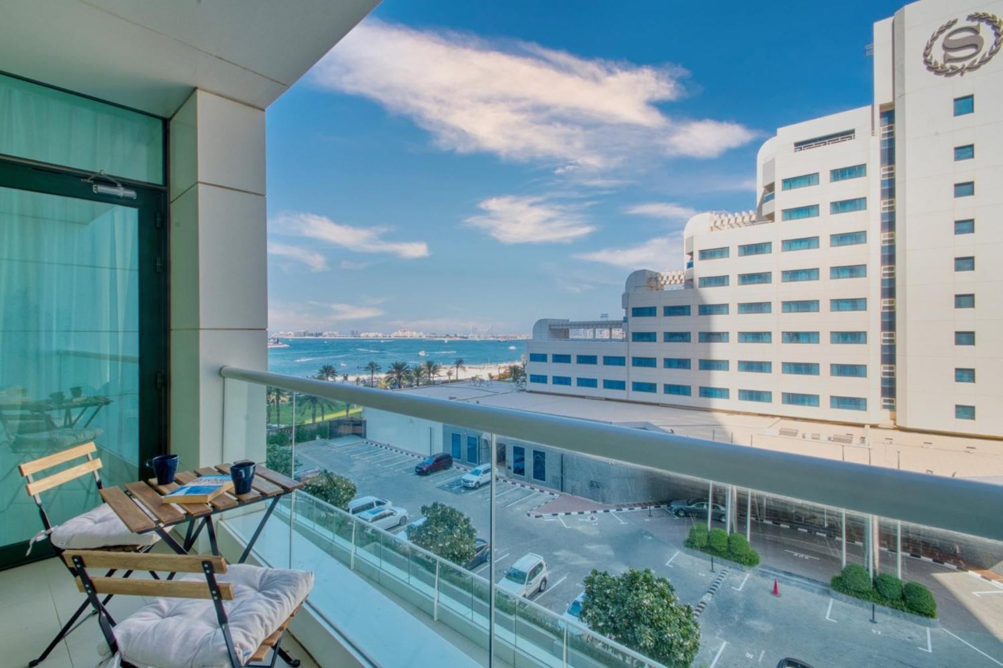 Artistic Retreat In Jbr With Private Access Apartment