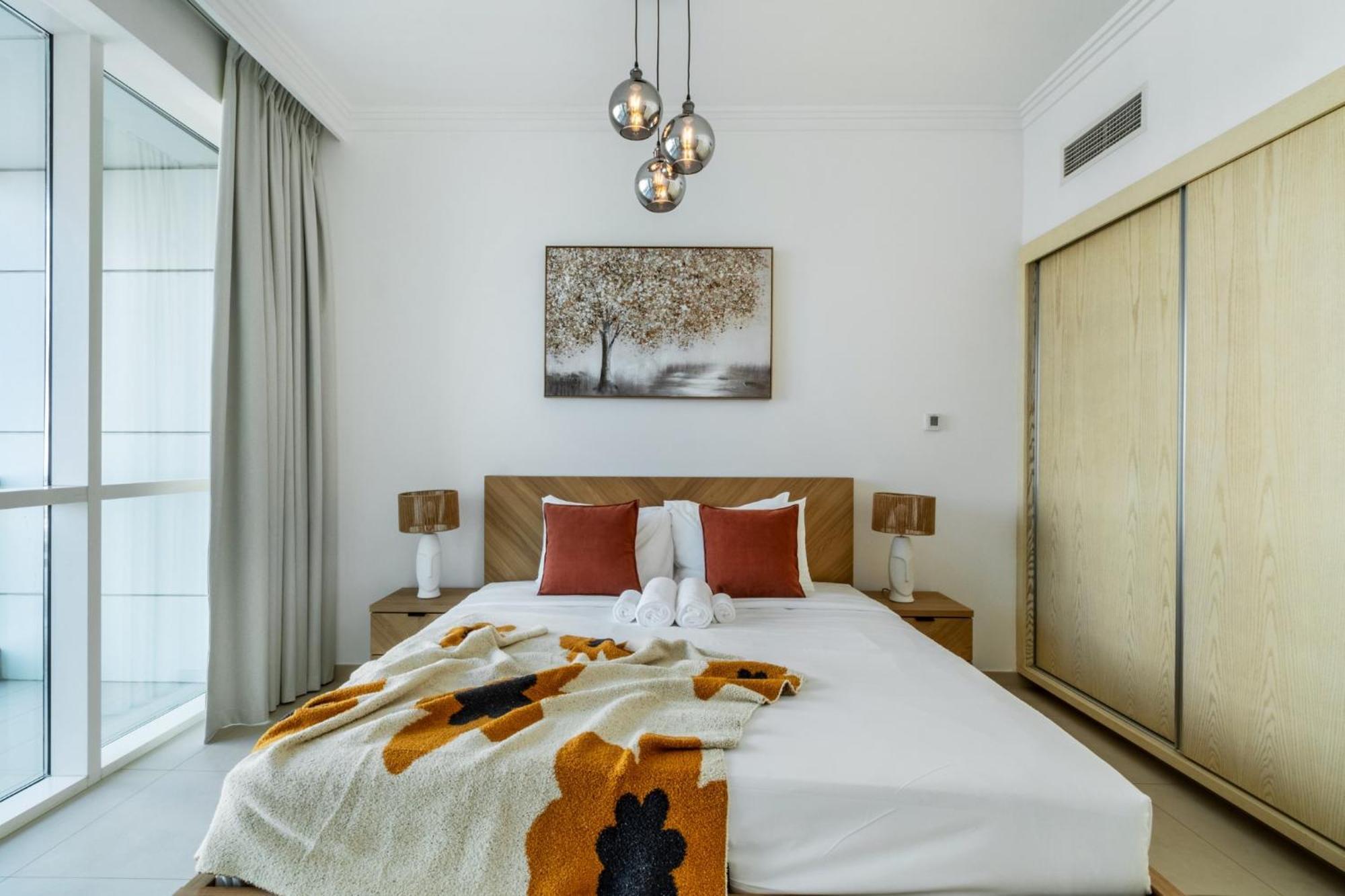 Apartment Artistic Retreat In Jbr With Private Access Dubai