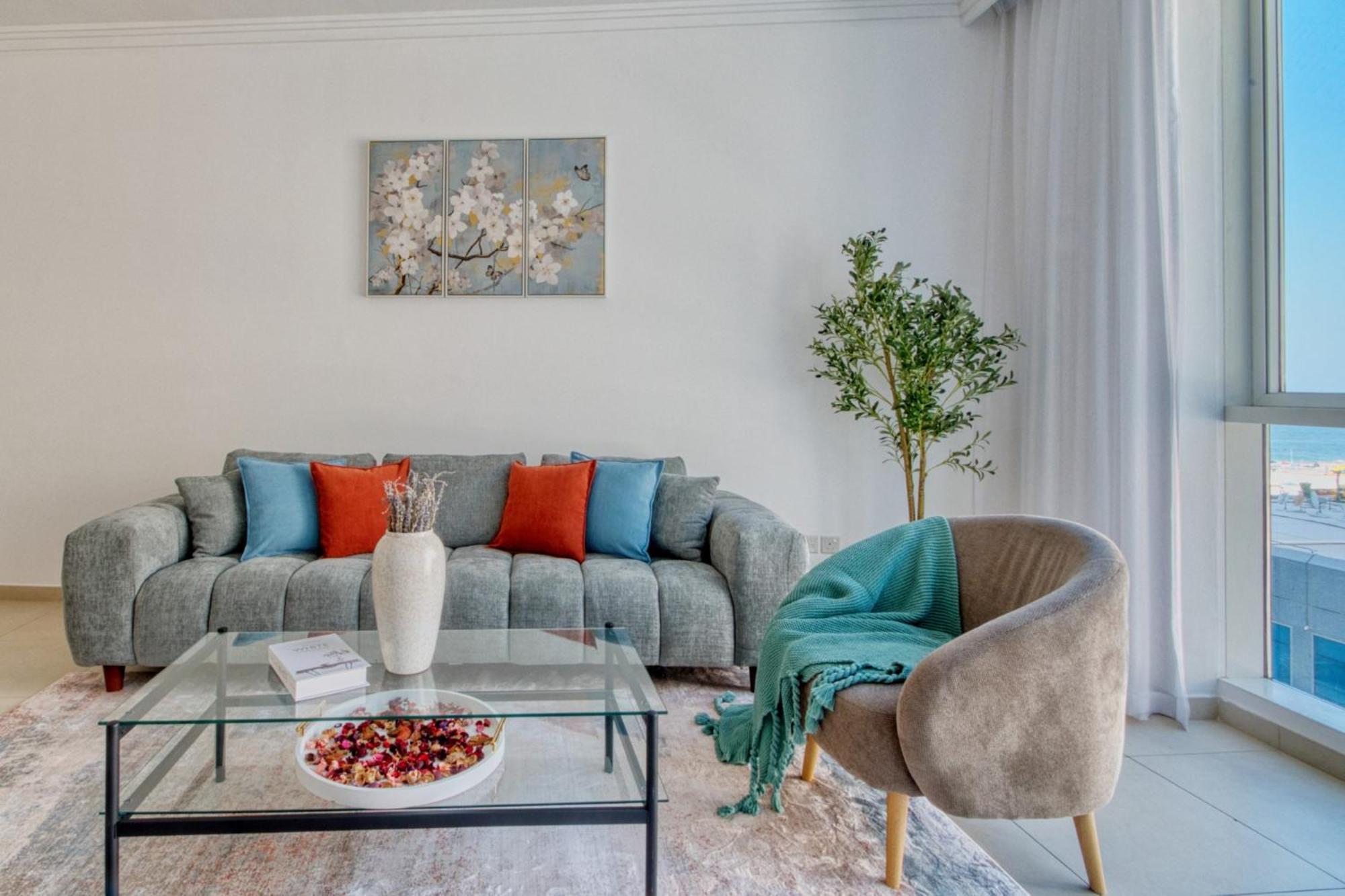 Apartment Artistic Retreat In Jbr With Private Access Dubai