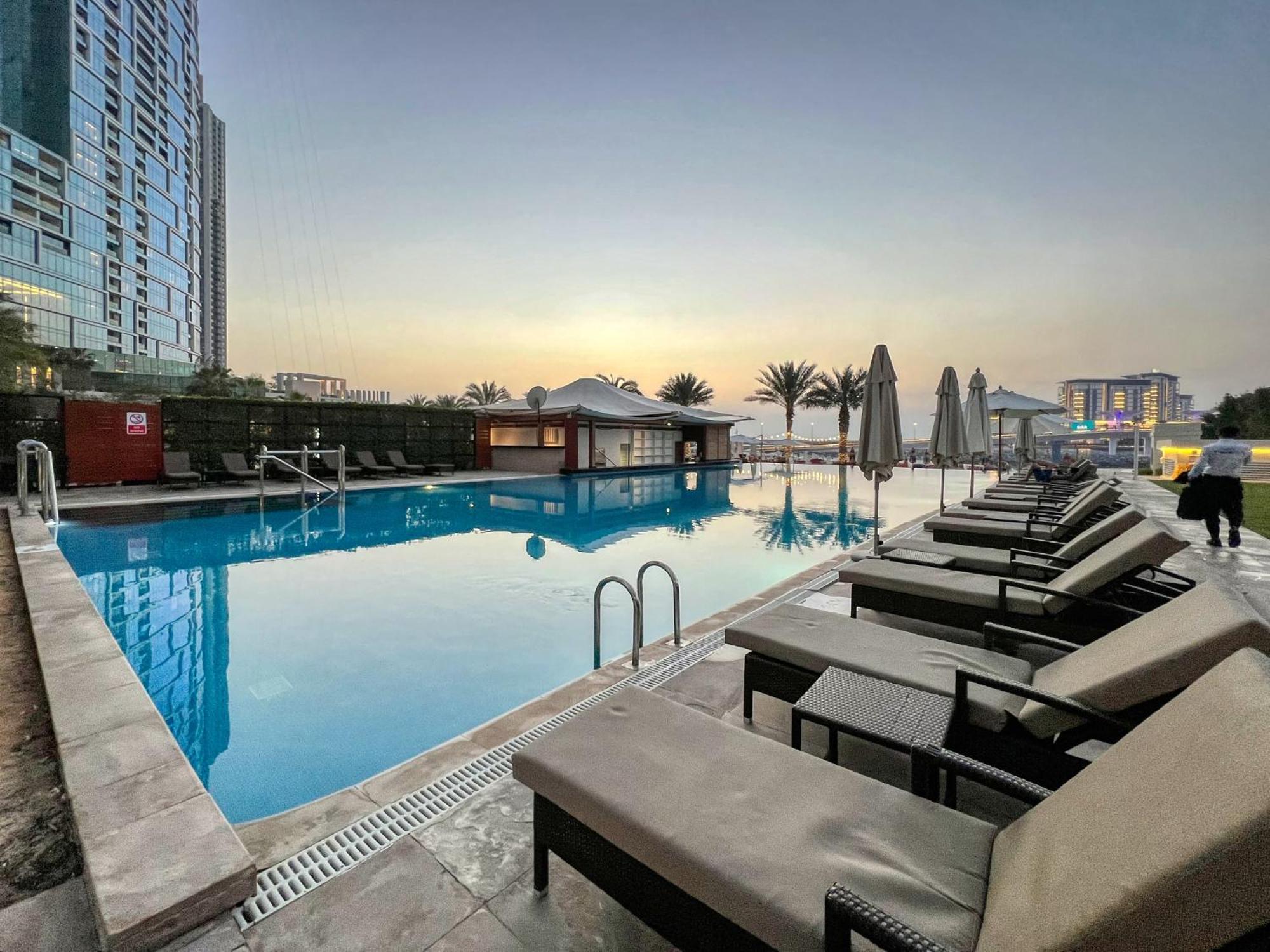 Apartment Artistic Retreat In Jbr With Private Access *